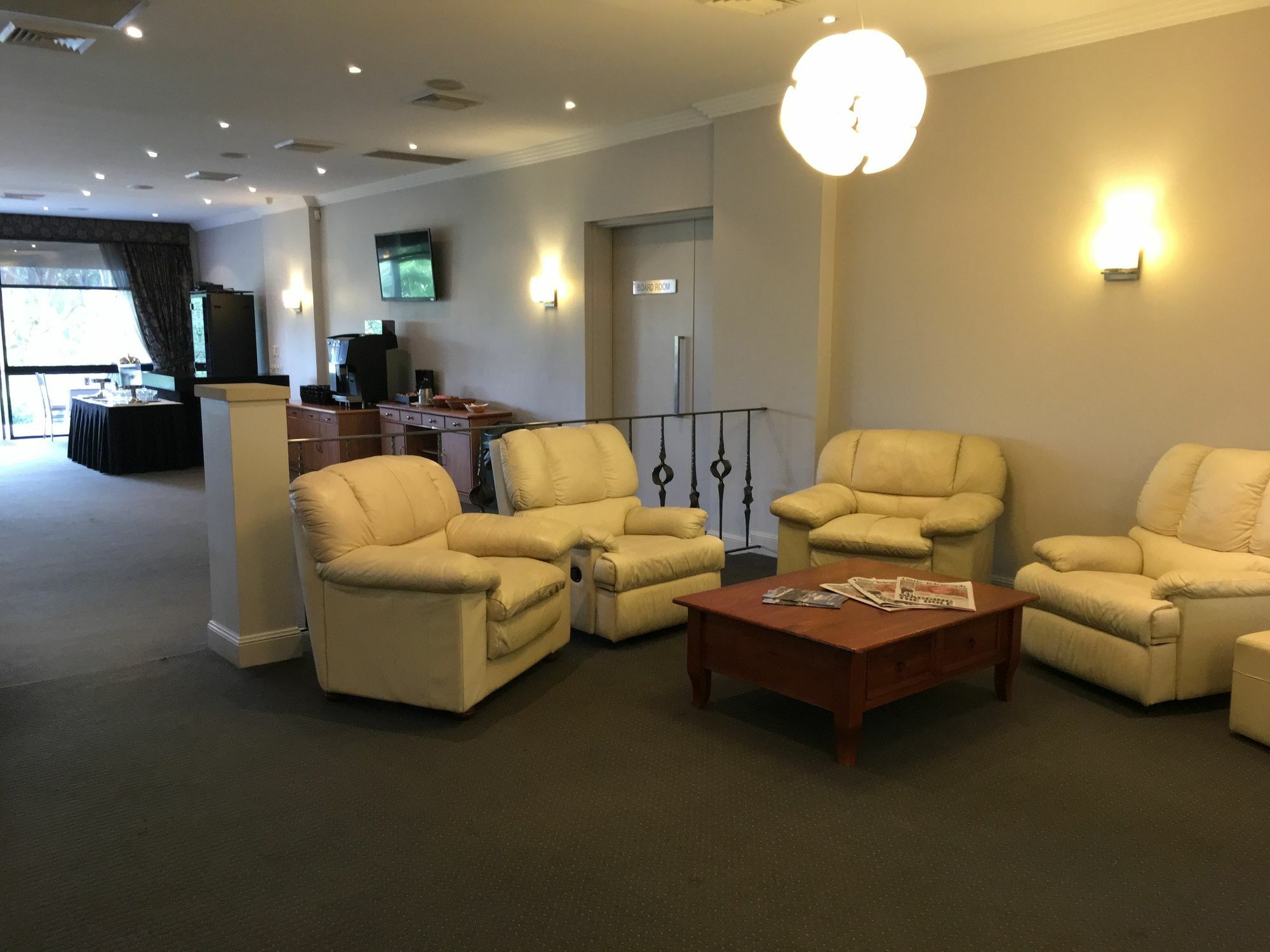 Checkers Resort Terrey Hills Екстер'єр фото
